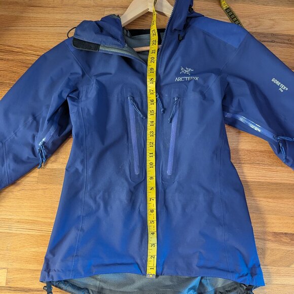 Arc'teryx Women's Alpha AR Jacket, Small, Blueish Purple - Picture 14 of 16